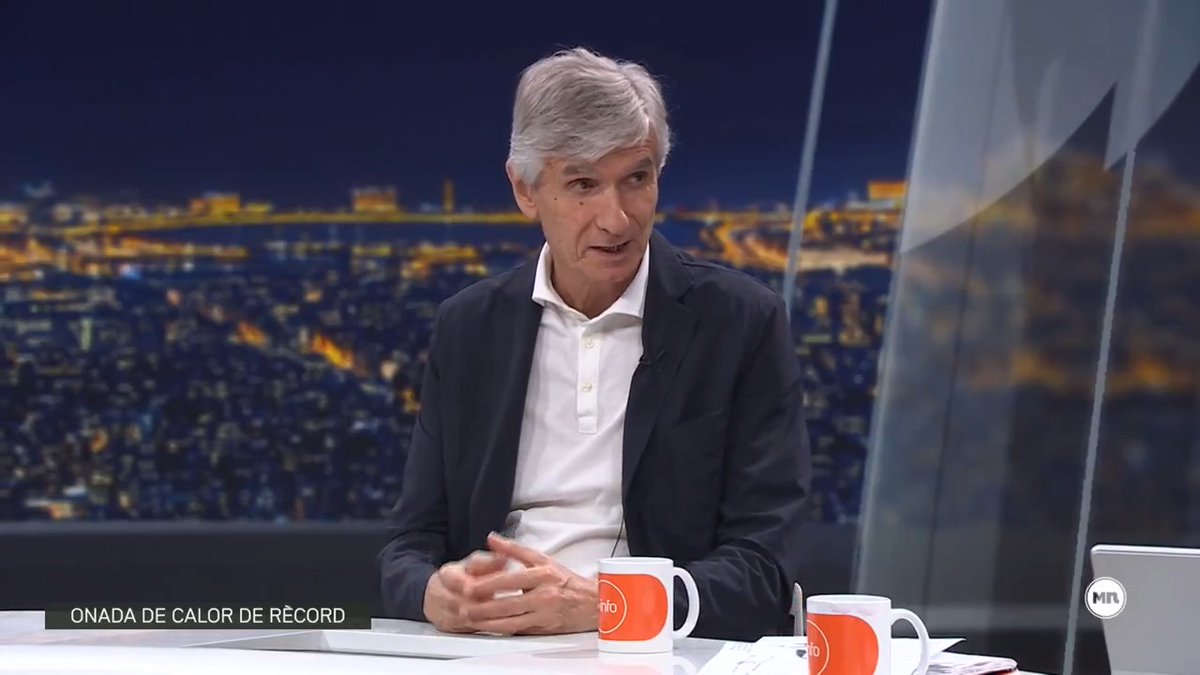 "La calor és un factor més que agreuja les desigualtats socials a les ciutats i arreu." Josep Maria Argimon, exconseller de Salut, alerta que els més vulnerables estan més exposats a temperatures extremes #MésNit3Cat