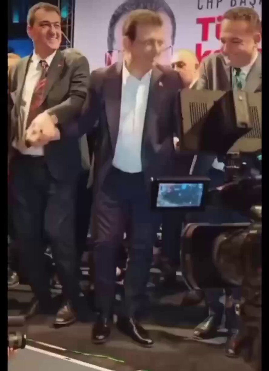 Chp'nin Cumhurbaşkanı adayı :)) Hapiste olmasaydı Nato heyetini böyle karşılayacaktı Engellendi..