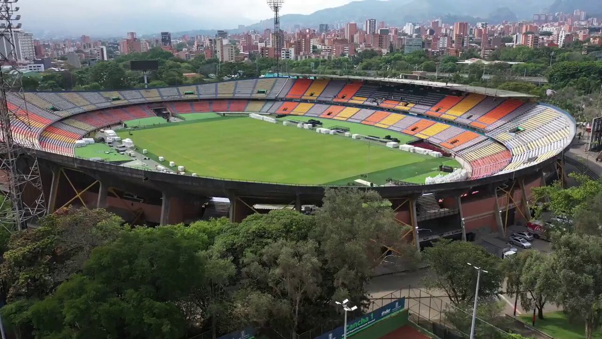 🏟️👷‍♂️🚧 La obras del estadio Atanasio Girardot dieron inicios con el desmonte de la cubierta de la tribuna occidental. "Seguimos avanzando en el proyecto para renovar un escenario deportivo que quedará a la altura de los mejores del continente": Federico Gutiérrez Alcalde de Medellín.