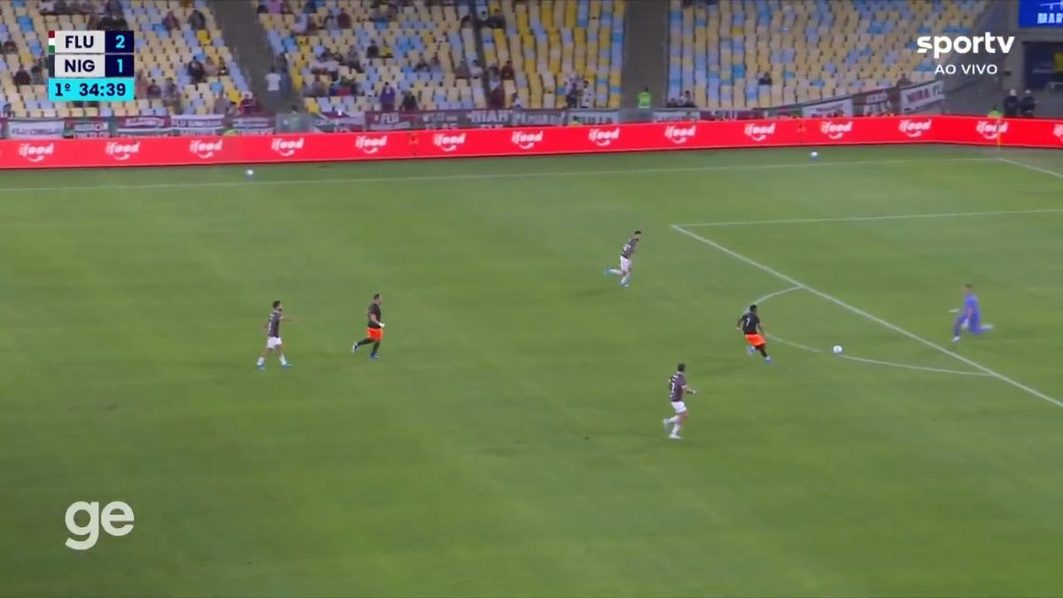 Erro no recuo de Freytes quase terminou em gol do Nova Iguaçu. Na sequência, o zagueiro foi vaiado. #fluminense #novaiguaçu #futebol #ge #amistoso