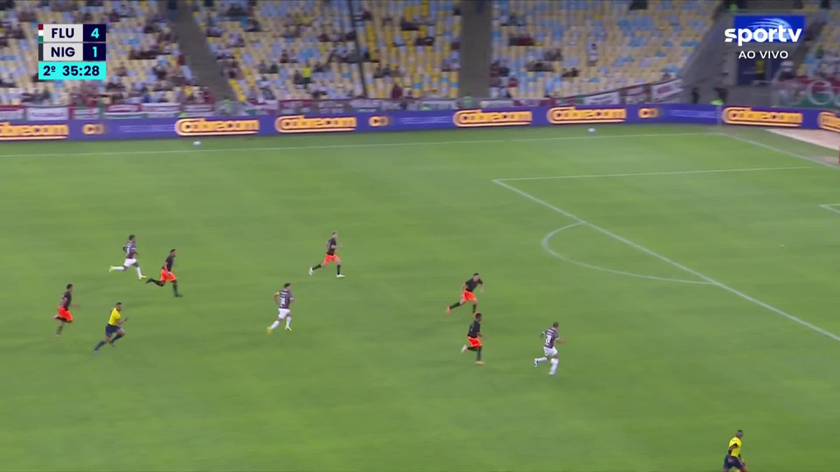 GOLEADA TRICOLOR! Riquelme fez boa jogada pelo lado direito, tocou para John Kennedy, que limpou o marcador e chutou para o gol. É o quinto gol do Fluminense no jogo! #Futebol #Amistoso #Fluminense #NovaIguaçu #ge