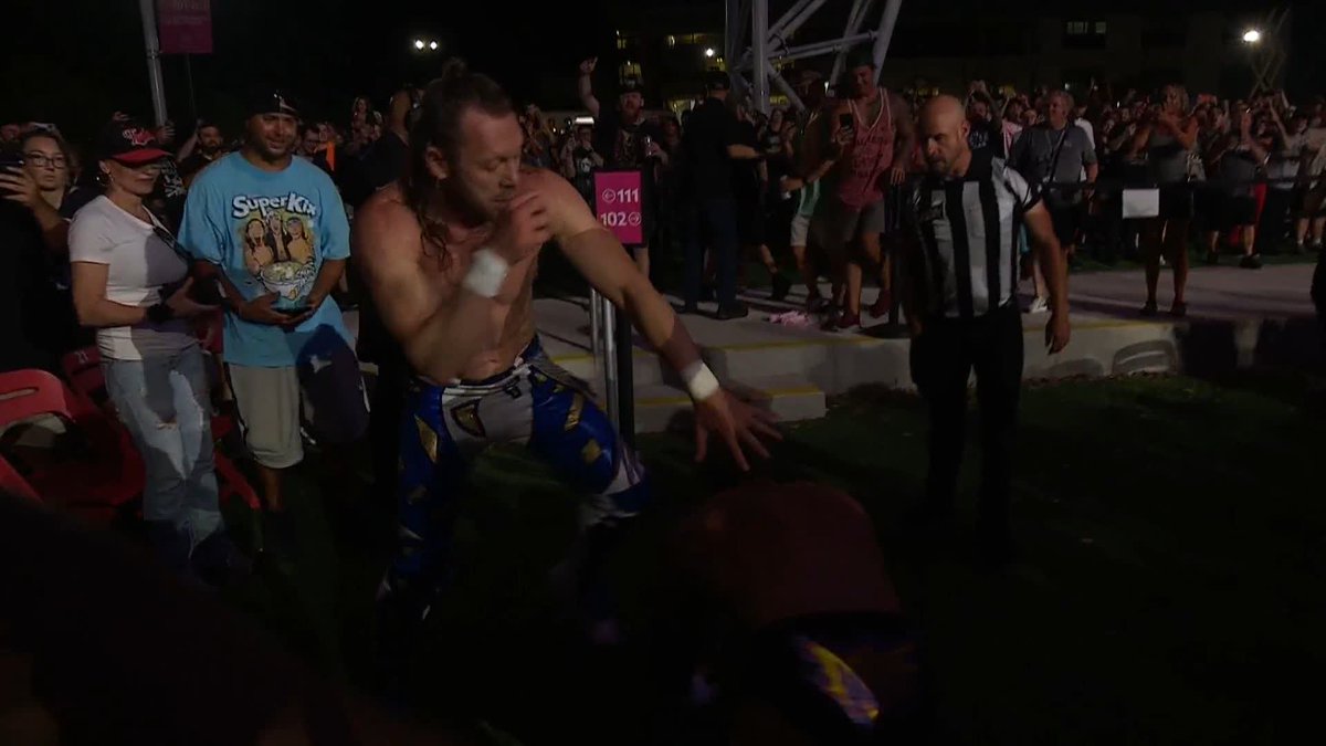 This battle for the AEW World Title has spilled out into the crowd in Clearwater! Watch #AEWDynamite LIVE on TBS & HBO Max