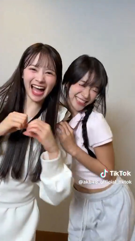 Nagori zakura น่าสงสัยมาก อฟช ฝั่งไทยดูจะชอบเพลงนี้เป็นพิเศษ ช่วงนี้เห็นลงคลิปเพลงนี้ทั้ง BNK กับ CGM เลย กัปตันทั้ง 2 วงก็ถ่ายคลิปเต้นกับเซ็นเตอร์ ของฮูพทางช่องของ AKB โพสต์ไว้นานละ ของลูกเกดก็เพิ่งเอามาลงช่อง CGM อฟช จะปูทางสู่อะไรรึเปล่านะ 🧐 #BNK48 #CGM48