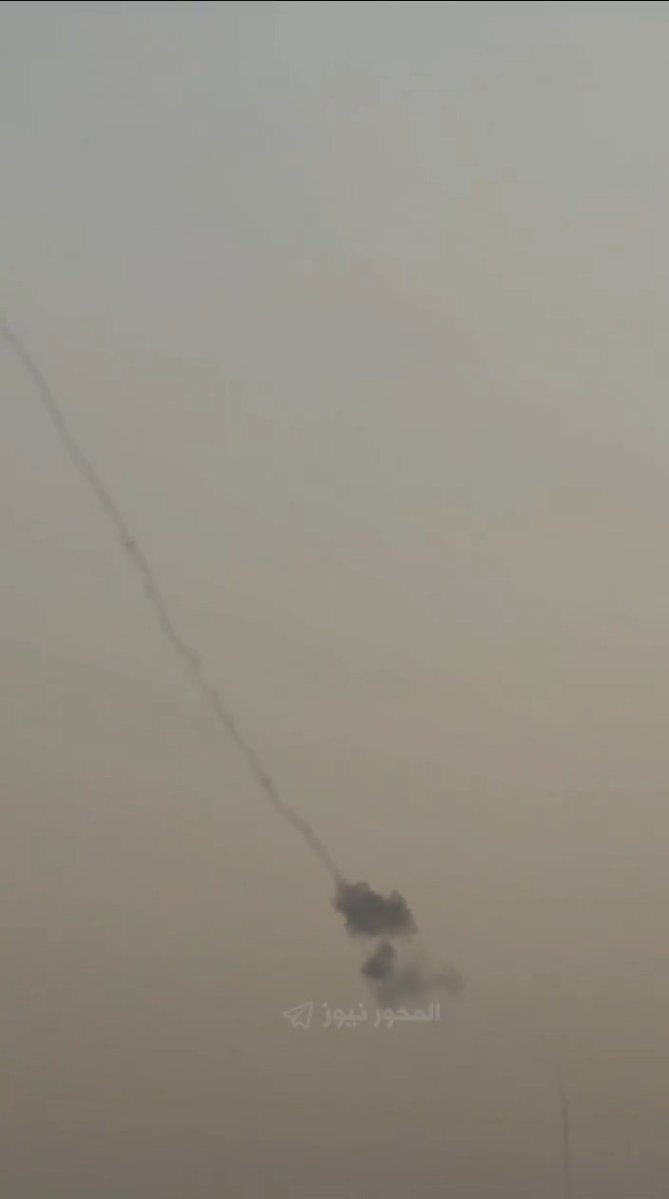 🚀 🚀🚀Lluvia de misiles iraníes sobre una base de EE.UU. en el golfo Pérsico Potentes explosiones se reportaron en el cuartel general de la Quinta Flota de EE.UU., en Baréin, tras el lanzamiento de misiles iraníes en represalia por bombardeos estadounidenses previos.