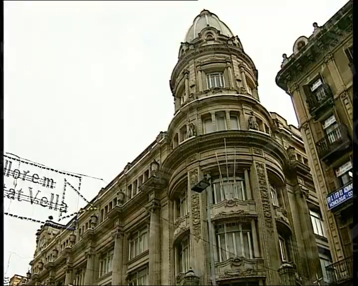 Fa 100 anys, l'octubre del 1926, obria Can Jorba, joia d’inspiració parisenca d’Arnald Calvet. A la façana encara hi perdura el lema "Labor omnia vincit". Després de passar a Galerías Preciados el 1963, l’edifici es prepara per renéixer, amb l’arribada de noves marques comercials