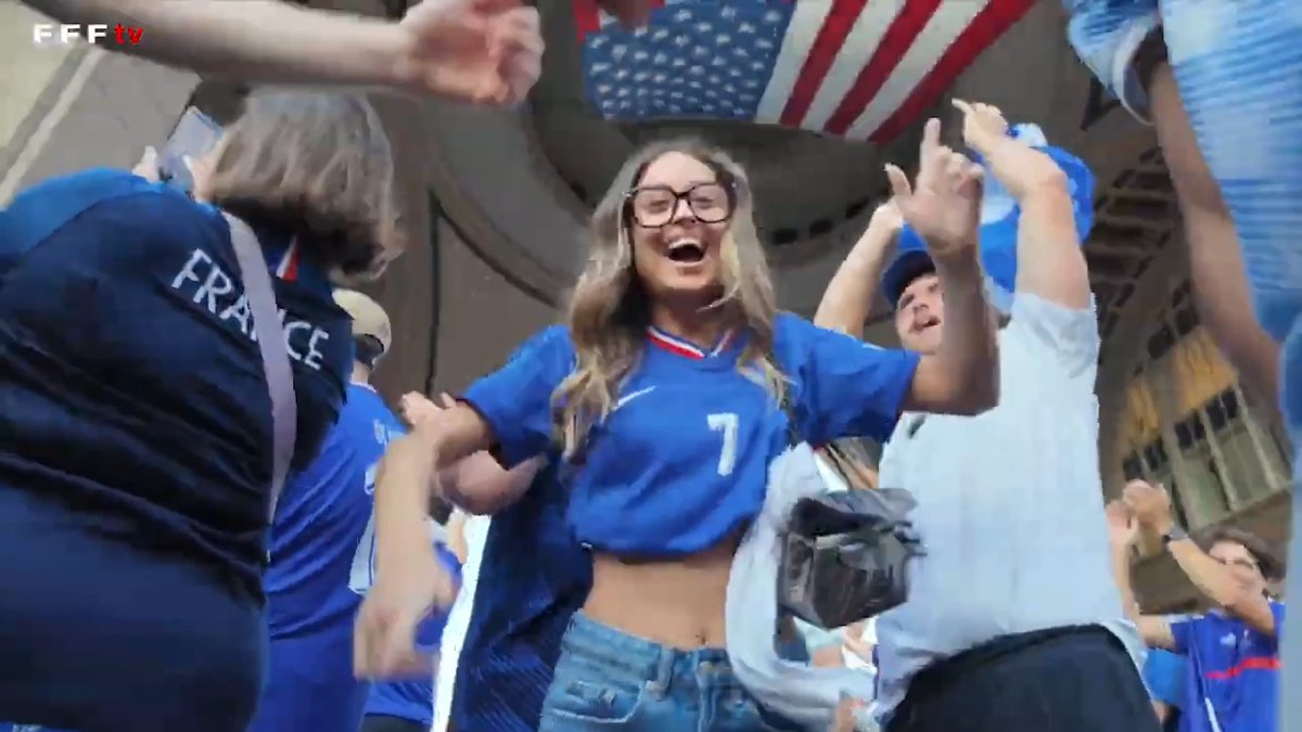 Les supporters des Bleus 🇫🇷 donnent de la voix avant le match de ce soir !!! 🤩 🎥 FFF