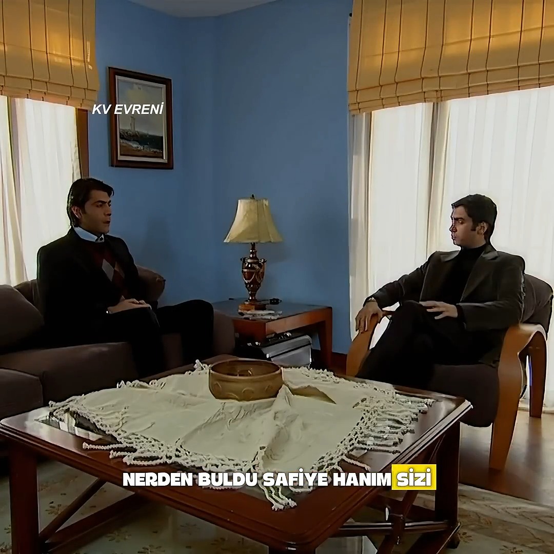 Doktoru muayene ediyorlar.