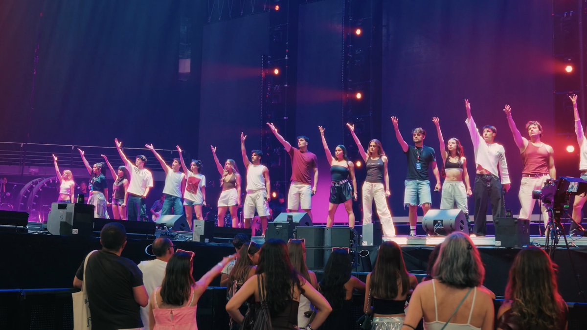 Un sueño hecho realidad 💫 Así vivimos el concierto de la #GiraOT2025 en Madrid, en el Movistar Arena España 🏟️💙 Mañana nos vemos en BARCELONA y os queremos ver dándolo todo 🎟️👉🏻