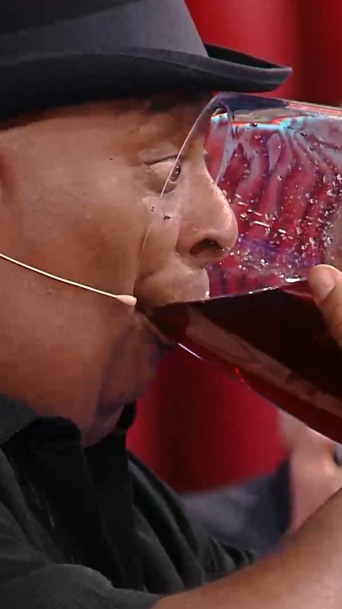 Fastest time to drink four litres of soda 🥤⏱️ 29.64 seconds by Eric Booker 🇺🇸 AKA BadlandsChugs