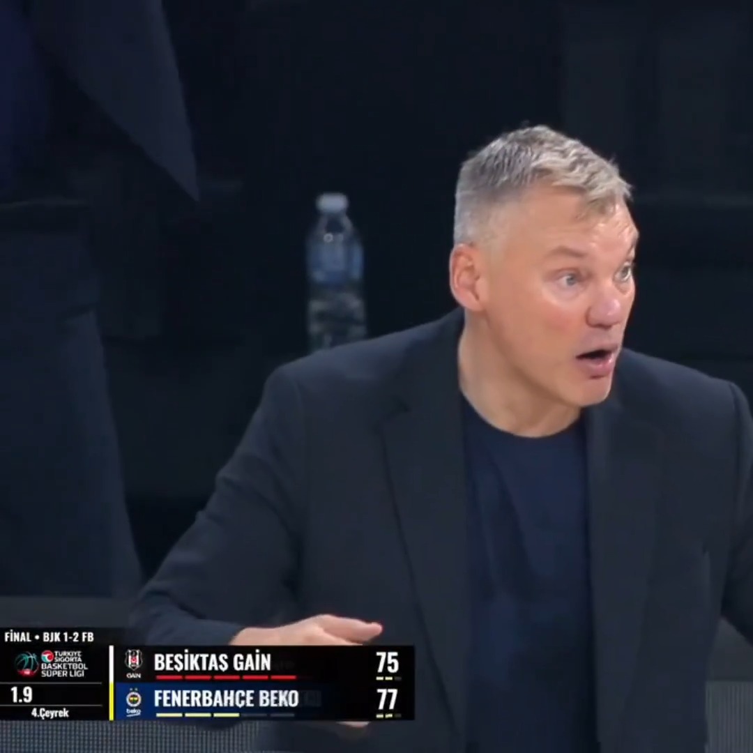 Tarık Biberovic'in, Fenerbahçe formasıyla son basketi.. Yolun açık olsun, bizim çocuk! 💛💙
