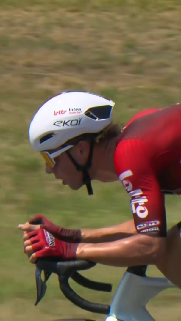 "Ridiculous!" ๐ณ Adam Blythe was not impressed that Huub Artz received a warning for this position at the Tour de France ๐ค