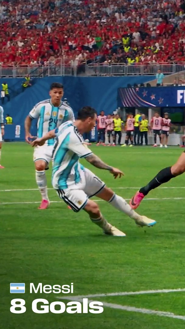 👑 صراع العمالقة على صدارة الهدافين... وميسي في المقدمة! ⚽️ 👀 من سيكون هداف كأس العالم في النهاية؟ 📦 اشترك الآن 👇 🔗 📱 #كأس_العالم2026 | #FIFAWorldCup