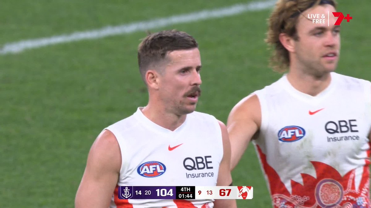 Jake Lloyd kicks a huge goal to cut the lead to 37 #AFLFreoSwans