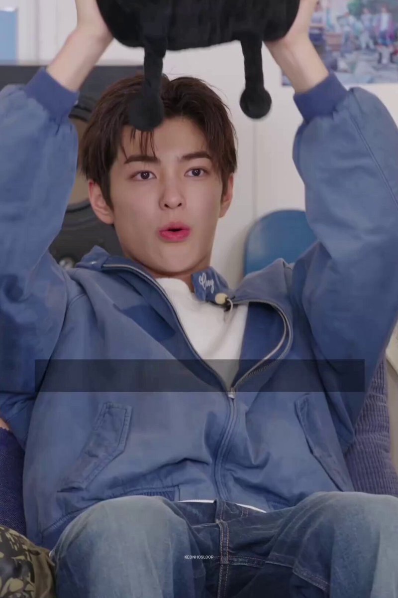 his soft cotton candy voice and cute giggles 🤏🏻 #KEONHO #건호