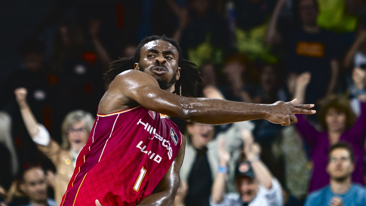 Hay 𝙧𝙚𝙮 para rato en Barris Nord 👑 James Batemon, que aterrizó en el iLERNA LLEIDA en febrero de 2025, continuará dejando huella tras ampliar su compromiso con el club catalán hasta 2028 💜 ¿Está preparada la familia burdeos para seguir disfrutando de él en la #LigaEndesa? 👀
