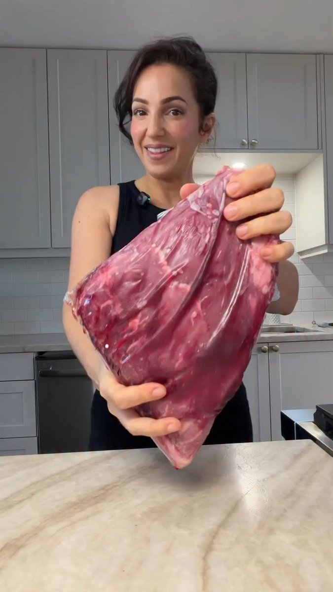 You’ve been told to slice steak *against* the grain… which is true, most of the time. But there are times you need to slice it *with* the grain, and Jess Pryles is here to tell us when and why 🔪 Catch Jess judging the all-new barbecue series #FNPitmasters starting Monday, July 13 @ 9|8c!