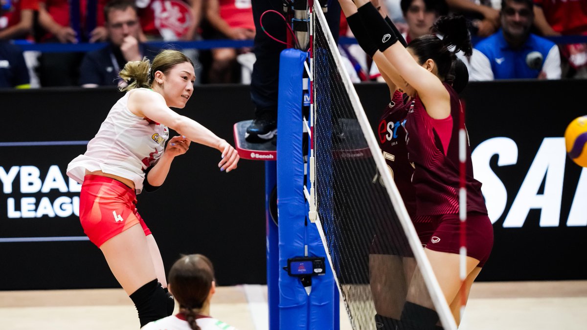 #VNL2026: JAPAN LIGHT UP THE HOME CROWD 🇯🇵🔥 Rally after rally, Japan and Thailand gave another full house in Osaka 🇯🇵 an intense showdown 😮💨 Japan secured the 3-1 win 🔥 with Mayu Ishikawa 🇯🇵 leading the way with 22 points, including 4 blocks, while Pimpichaya 🇹🇭 and Yukiko Wada 🇯🇵 followed close with 20 points each. 📺 Watch the replays on VBTV: 🏐 #BePartOfTheGame #Volleyball