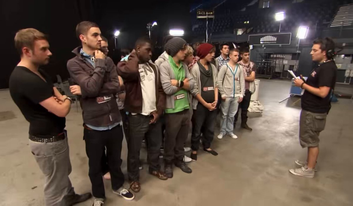 แต่ One direction ตกรอบศลปเดี่ยวของรายการ X Factor นะเพราะมันเป็นรายการเดศลปเดี่ยวอยู่แล้วอะ สงสัยเห็นเคมีเจ้าพวก5 คนนี้เลยมีไอเดียใหม่จับเจ้าพวกนี้มาเดบอยกรุ้ปแต่ก่อนหน้านั้นร้ายมากปล่อยให้เด็ก5 คนมันเสียใจร้องไห้ก่อนและค่อยประกาศเล่นกับใจเก่งอะ 55555555555 ตาแหลมมากใครจะไปคิดว่ามันจะดังทั่วโลกขนาดนี้