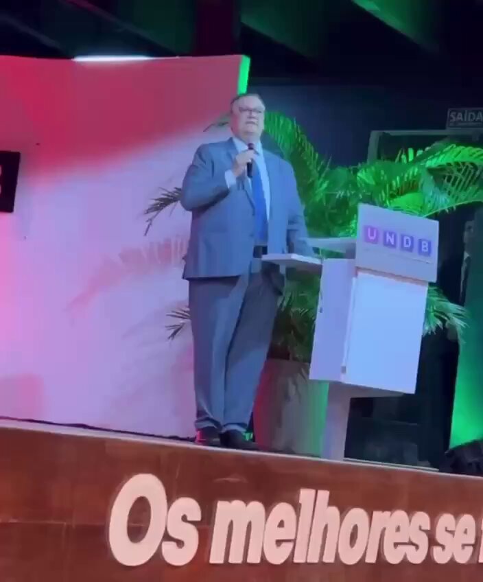 Quem poderia imaginar que o Flávio Dino continuaria interferindo na política maranhense mesmo depois de virar Ministro do STF? (O que é crime de responsabilidade, sujeito a impeachment. Sempre bom lembrar.) Pegou todos nós de surpresa...