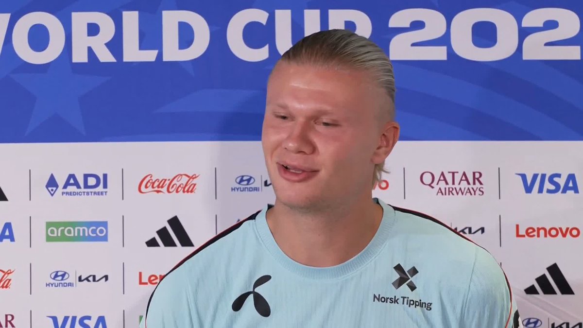 "Yeah definitely... I think every single one of you should put pressure on the England lads." 😅 Erling Haaland says the pressure is on England as Norway prepare to face Thomas Tuchel's side 🏴