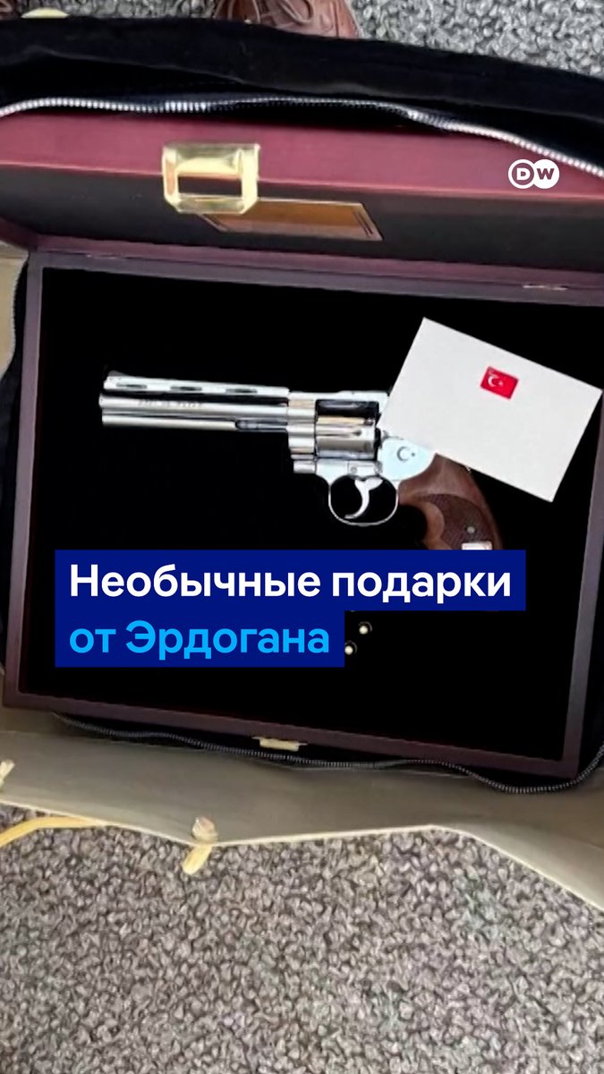 Эрдоган удивил лидеров НАТО необычными подарками. Главам стран-участниц саммита в Анкаре вручили револьверы с патронами. В офисе президента Литвы показали, как выглядит подарок