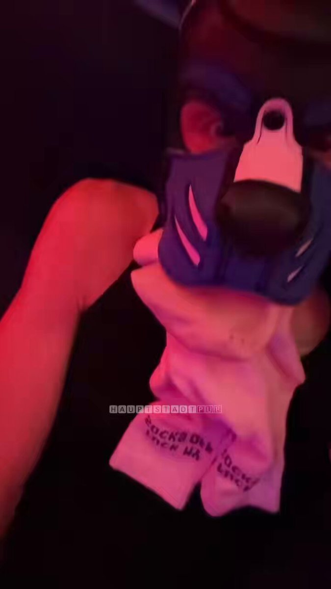 Do you know that moment when you want to sleep, but your 🍑 🕳️ has other plans? Well, take a look at this greedy ⭕️. I need someone to replace the toy - or slide their tool in next to it 😈. 🫵🏻Volunteers step right up - Comment with your tool or slide into my DMs. 😏😜