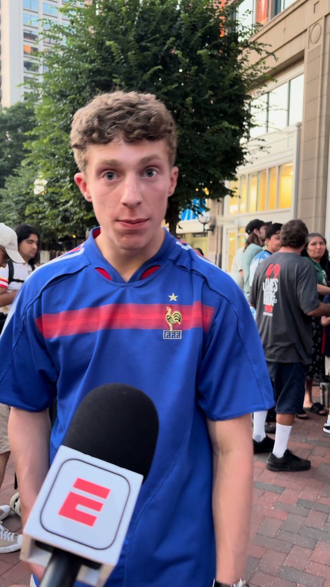 These France fans want Messi and Argentina 😅😤