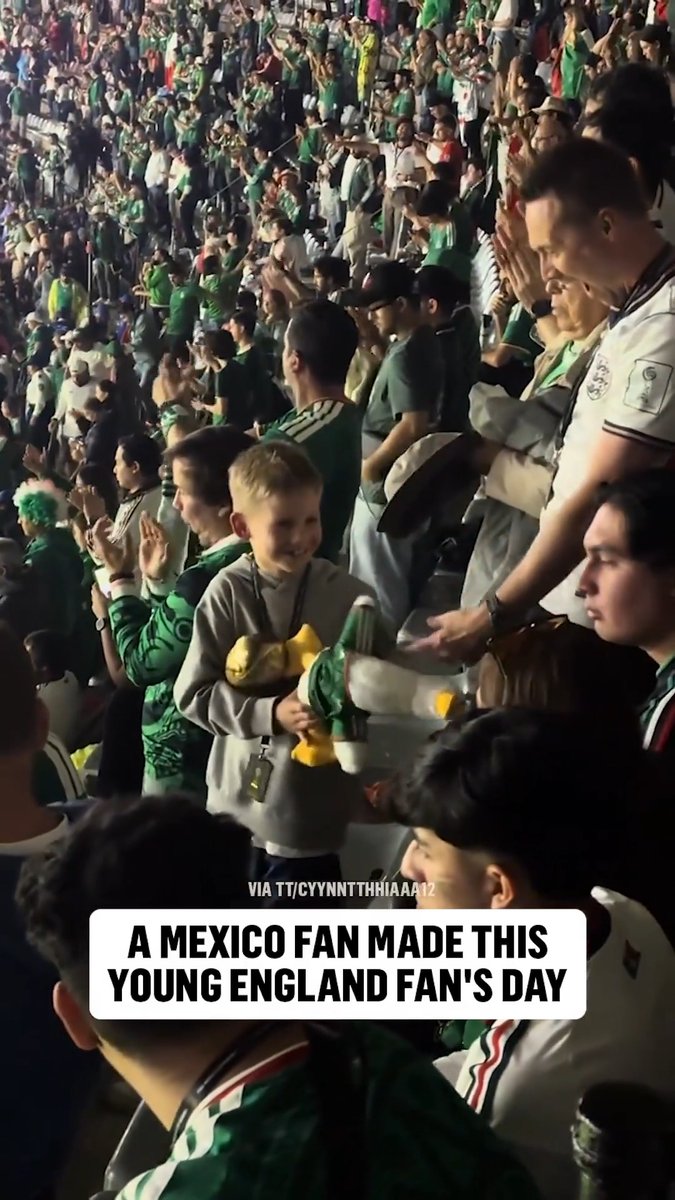 A Mexico fan gifted a young England supporter a stuffed Merlin the Duck 🫶 (via TT/cyynntthhiaaa12)