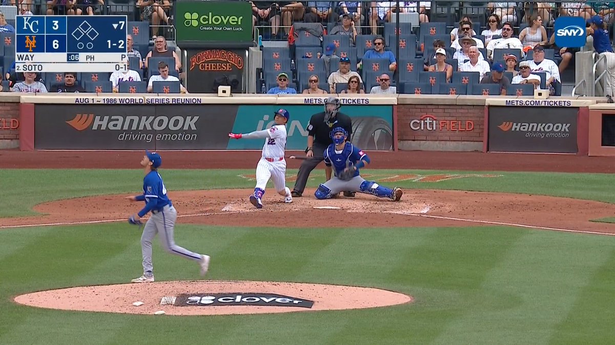 Juan Soto sends this ball 435 feet 😤