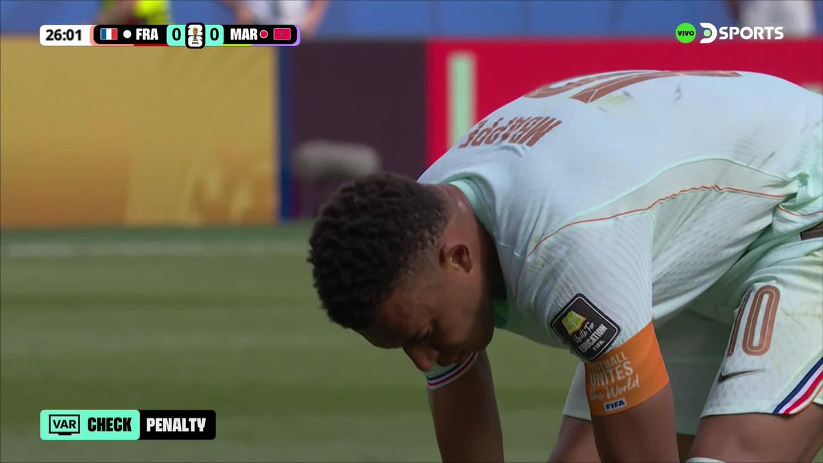 ¡BONO CUIDA EL ARCO MARROQUÍ! El arquero se hizo grande bajo los tres palos y le ganó el duelo a Mbappé, que no pudo darle la ventaja a Francia desde el punto de penal.