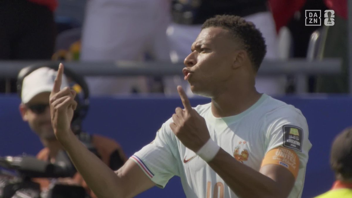 MBAPPÉ FALLÓ EL PENALTI después de una larga revisión del VAR 😱 #DAZNMundial