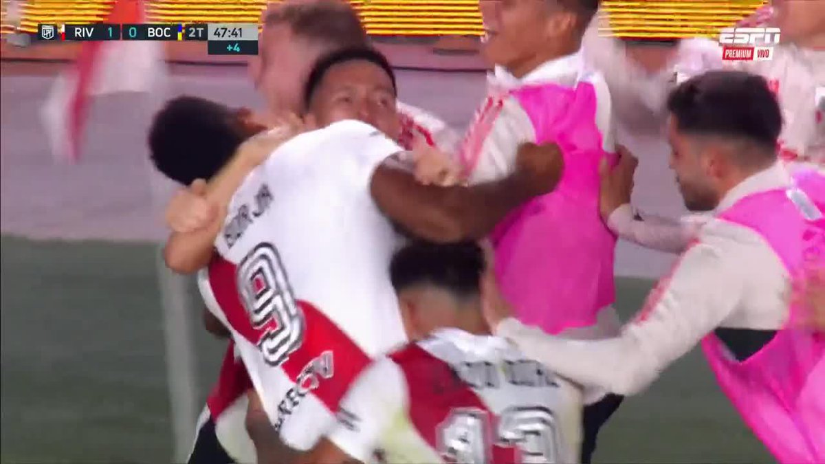 Mbappe: "Me hicieron esperar mucho tiempo, por eso fallé mi penal 😭😭" Miguel Angel Borja después de esperar 15 minutos y una batalla campal:
