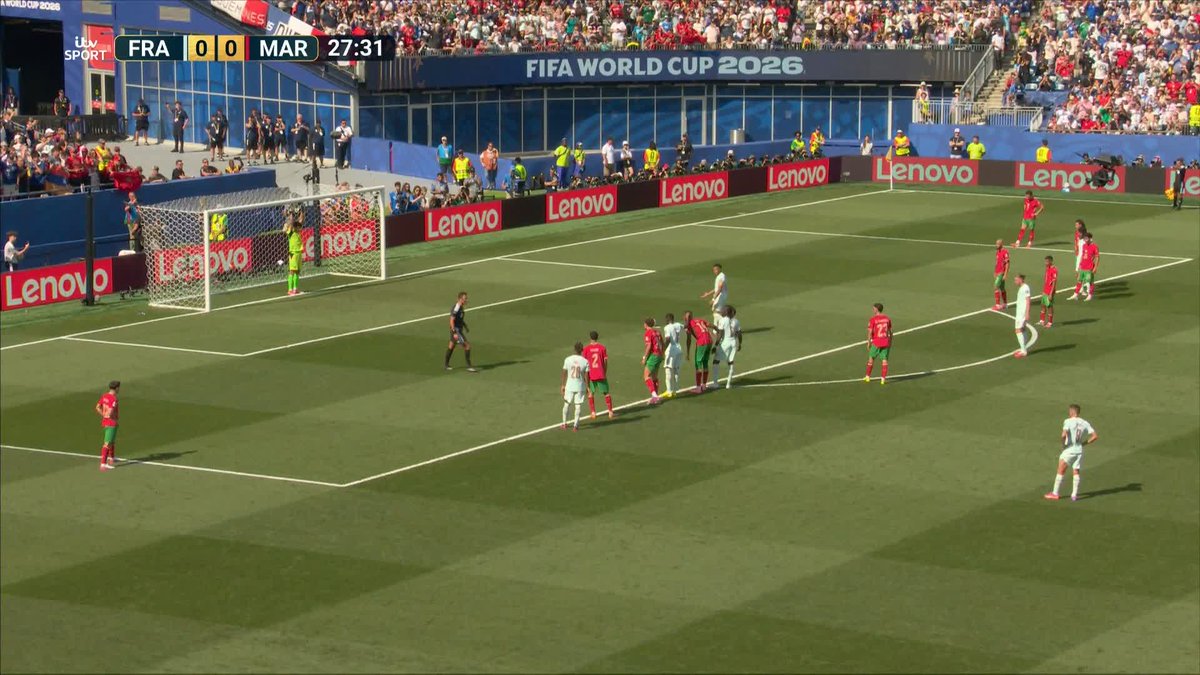 🇲🇦 Yassine Bounou with a routine save after 𝗔𝗡𝗢𝗧𝗛𝗘𝗥 stuttered penalty goes wrong. This time Kylian Mbappé doesn't show the conviction.