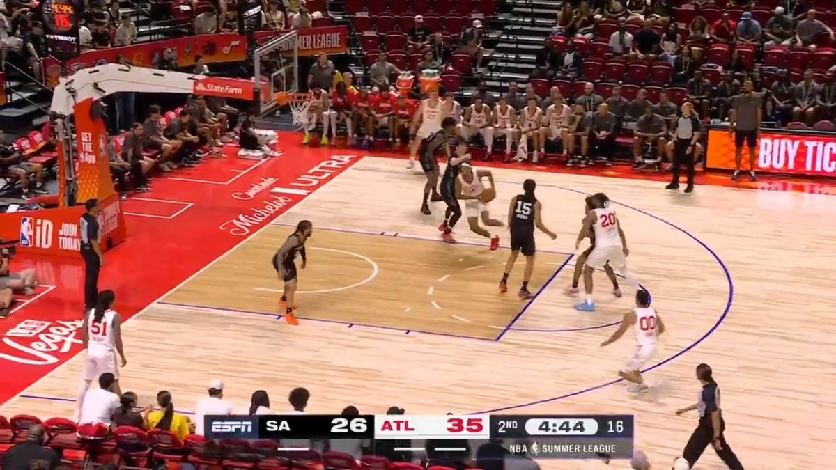 Asa with a pretty spin move and scoop finish 😁