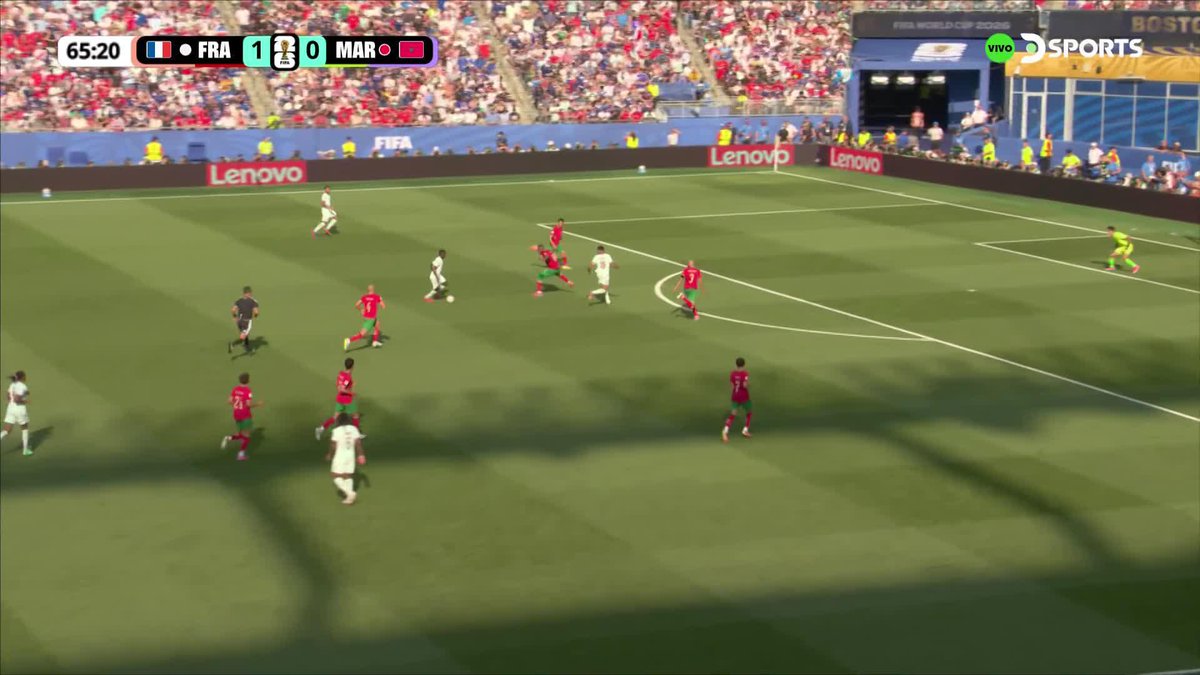 SE ENCENDIÓ LA MÁQUINA FRANCESA Dembélé se llevó la pelota desde mitad de cancha y la puso esquinada al palo derecho para el 2-0 ante Marruecos.