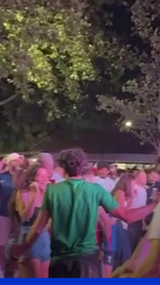 L'immense joie des supporters après le deuxième but des Bleus ⤵️