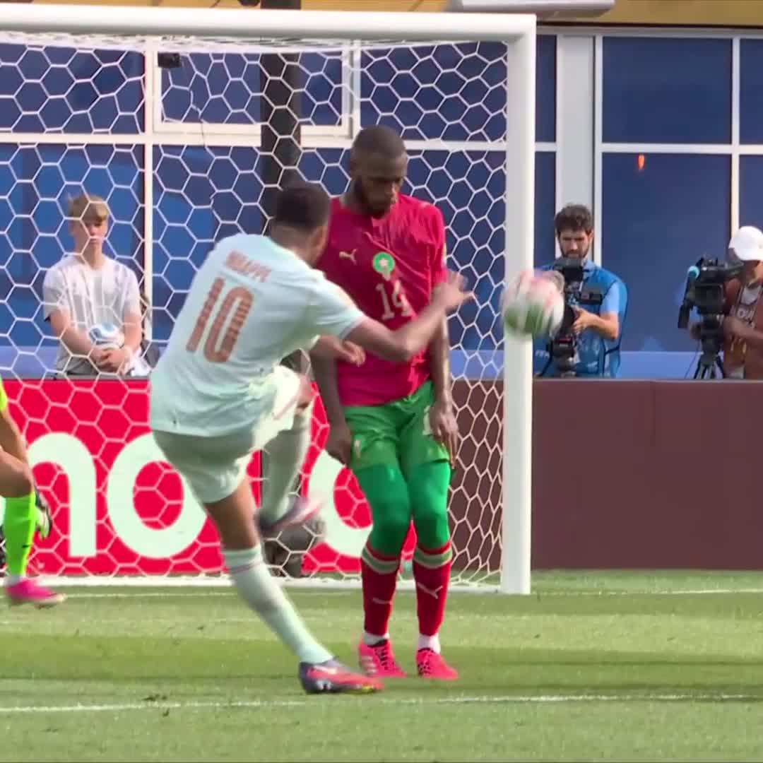 Kylian Mbappé jako druhý hráč v historii MS dosáhl na metu 20 vstřelených gólů. Krásně trefeno.👌