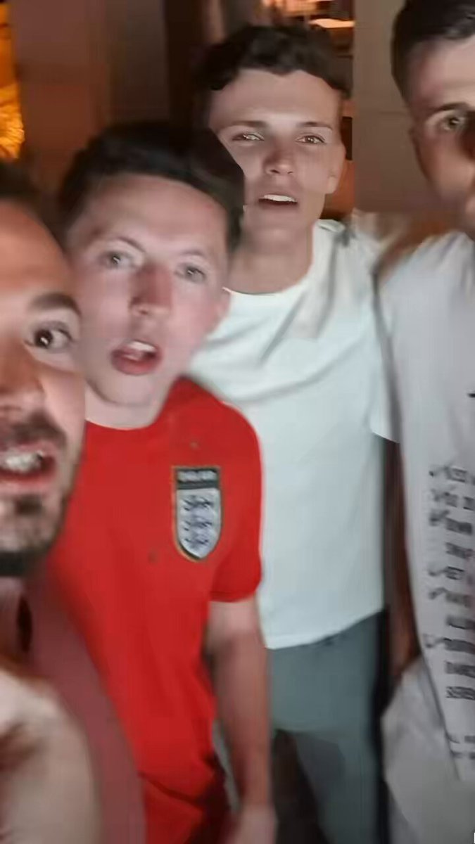 English tourists in Dublin asked a local how to say ‘It's Coming Home’ in Irish.