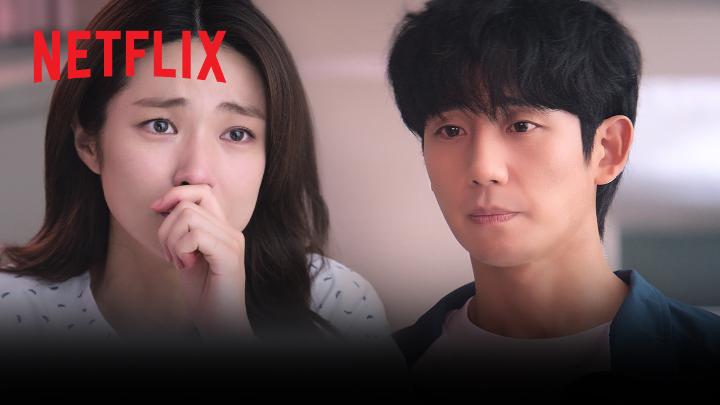 기억 상실 검사 앞에 나타난 자칭 남자 친구? 설렘 찐득한 동거 생활을 그린 로맨틱 코미디 시리즈 <이런 엿같은 사랑>, 8월 7일 공개. 오직 넷플릭스에서.