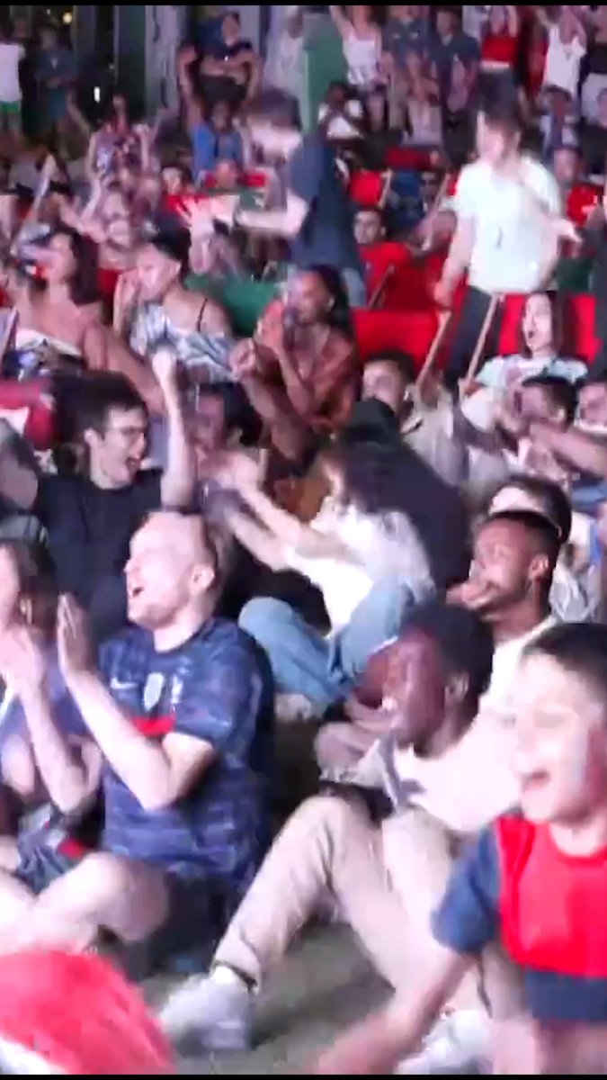 French fans celebrate the two goals that sealed their place in the World Cup semi-finals 🇫🇷✨