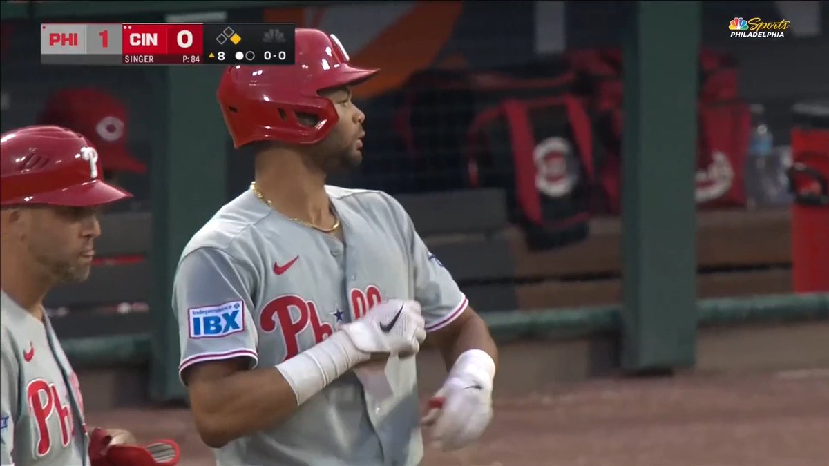 CRAWFORD GIVES THE PHILS THE LEAD 💥