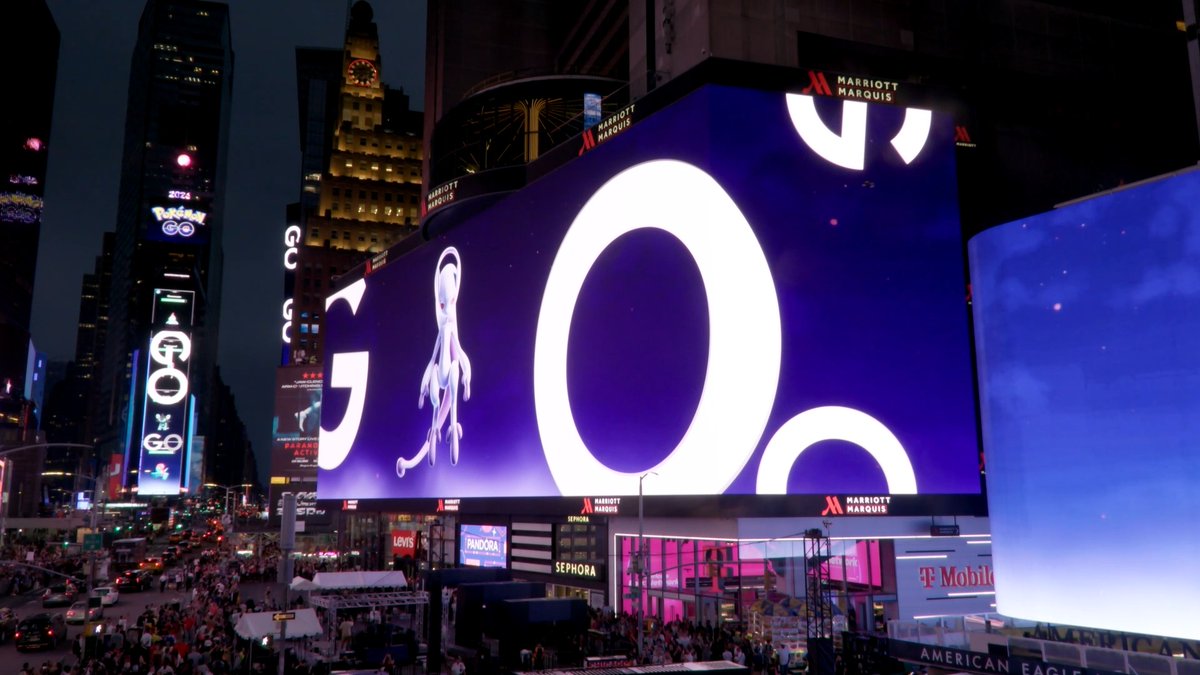 Mega Mewtwo Y spotted in Times Square, NYC! 😱