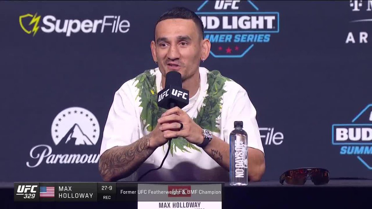 Conor McGregor: “You didn’t lay a glove on me last time, you’re not gonna lay a glove on me this time!” Max Holloway: “I dropped your ass with a high kick.” 👀👀👀