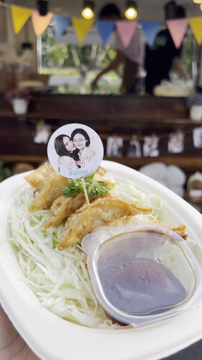 Food Support เกี๊ยวซ่า จาก #บ้านคู่อิงล็อต ENGFAxLadyBeeBlessingCeremony #LadyBee #LadyBee_บวงสรวง #อิงฟ้ามหาชน #EngfaWaraha