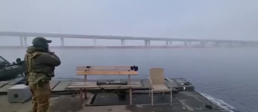 From archives. Russian orcs fleeing Kherson using pontoon bridge as Ukrainian army approaching the city. Good times.