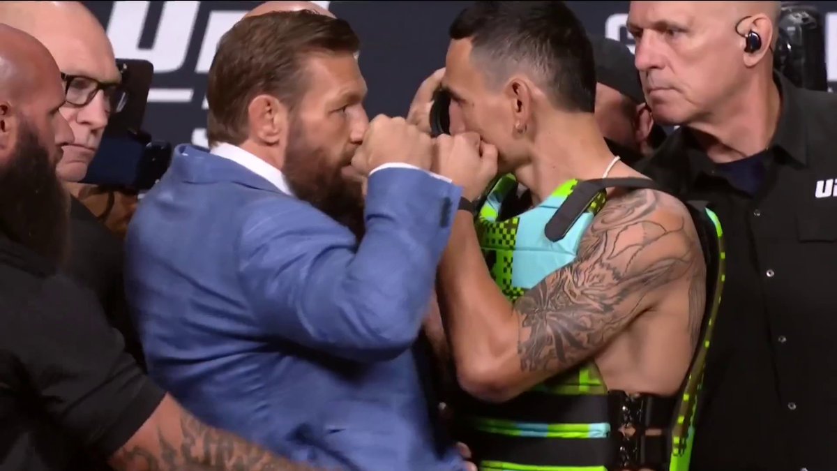 🤫🎰 𝑳𝒐 𝒒𝒖𝒆 𝒑𝒂𝒔𝒂 𝒆𝒏 𝑳𝒂𝒔 𝑽𝒆𝒈𝒂𝒔, 𝒔𝒆 𝒒𝒖𝒆𝒅𝒂 𝒆𝒏 𝑳𝒂𝒔 𝑽𝒆𝒈𝒂𝒔... y esto va a estar muy calentito Conor McGregor y Max Holloway tienen su primer cara a cara antes de la esperada vuelta de 'The Notorious' que verás solo en HBO Max España #UFC329 | #UFCHBOMax