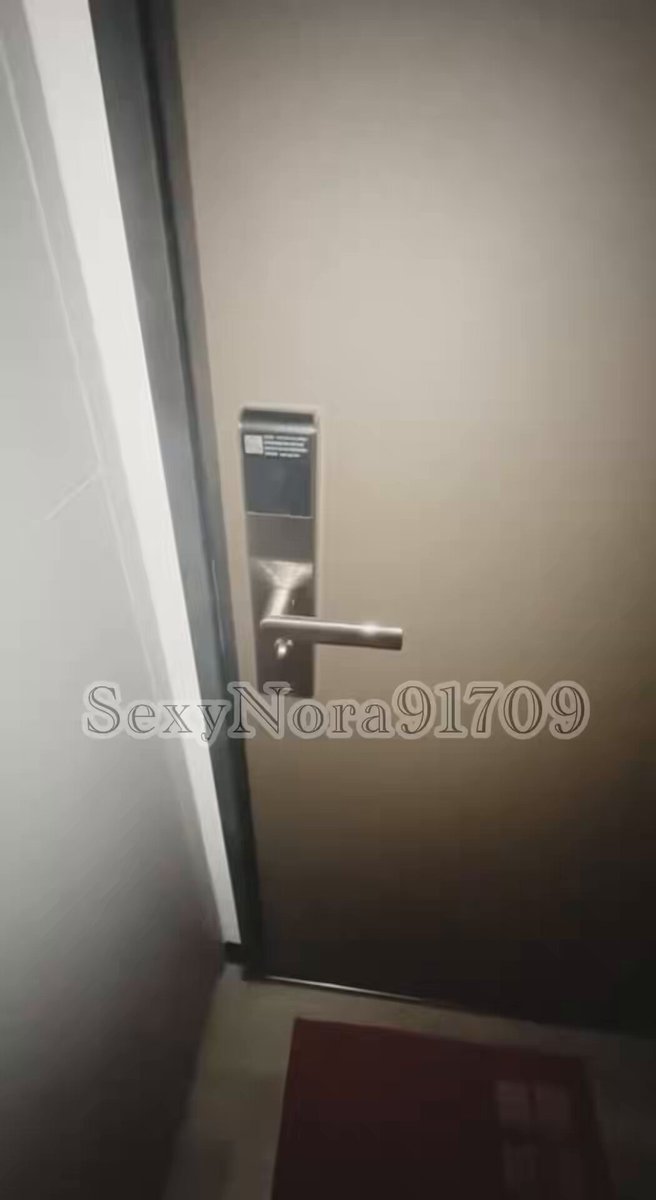 你手機照片裡的是你吧？ 第一次開門見到你 心跳快得不像話…… 幫我按摩的時候 你手心傳來的溫度 是故意的嗎？ 既然時間這麼晚了 今晚……就乾脆睡我家吧 接下來發生的事 我們都別拒絕 😉🔥 #約會 #大尺度 #大人的世界
