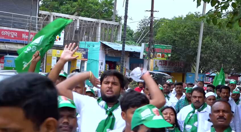 ଲୋକଙ୍କ ସ୍ୱର, ଲୋକଙ୍କ ବଳ ହେଉଛି ବିଜୁ ଜନତା ଦଳ ସୁନ୍ଦରଗଡ଼, ତଲସରା ଓ ରାଜଗାଙ୍ଗପୁରରୁ ଆସିଥିବା ନେତୃବୃନ୍ଦ ଓ ଜନସାଧାରଣଙ୍କୁ ଭେଟି ସୁବିଧା, ଅସୁବିଧା ବୁଝିଲି। ଲୋକଙ୍କ ସୁବିଧା ପାଇଁ ବିକାଶ କାର୍ଯ୍ୟକୁ ପ୍ରାଧାନ୍ୟ ଦେବା ସହ ଦଳର ସଙ୍ଗଠନ ମଜଭୁତ ରଖିବାକୁ ଆହ୍ୱାନ କଲି। #BJDWithOdisha