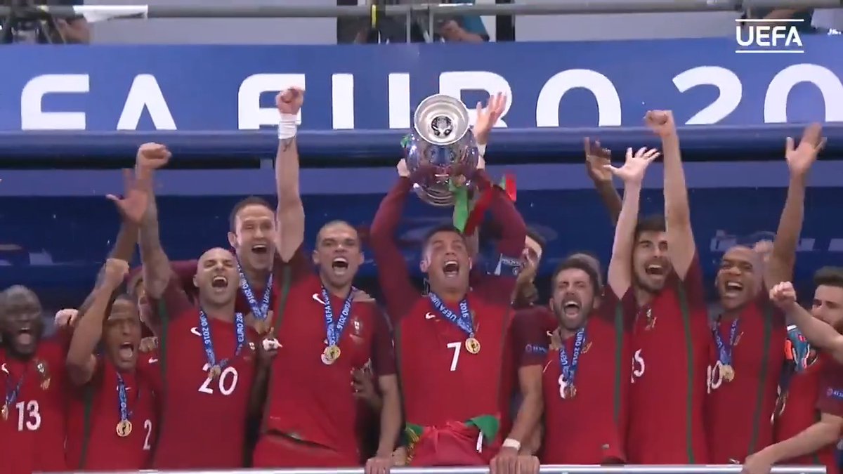 ๐ต๐น๐ ยกA 10 AรOS DE LA EURO CONQUISTADA POR CR7 Y PORTUGAL! ๐๐ Un dรญa como hoy, pero en 2016, Cristiano Ronaldo conquistaba la gloria con su Selecciรณn y alzaba el trofeo europeo en el Stade de France ๐ฅ @uefa