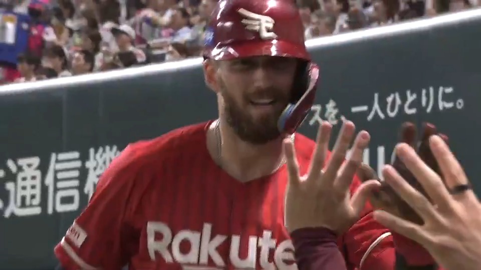 【8回表:H 3-5 E】 3本目!!!今度は右中間へ! #カーソン・マッカスカー 選手 勝ち越しのツーランホームラン! #RakutenEagles #強鷲革新